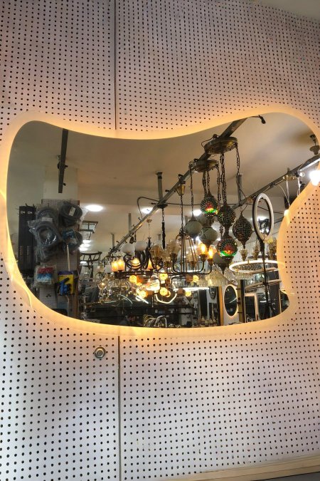 مراية LED ديكورية بشكل حر عصري